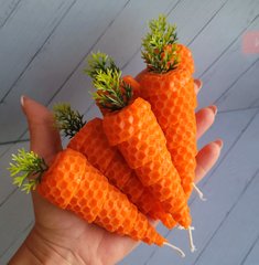 Свеча из вощины Морковка