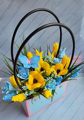 Мило ручної роботи букет весняний с метеликом жовто-блакитний
