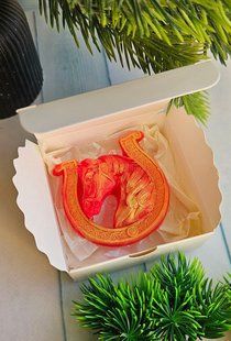 Сувенир из мыльной основы Подкова красная в коробке