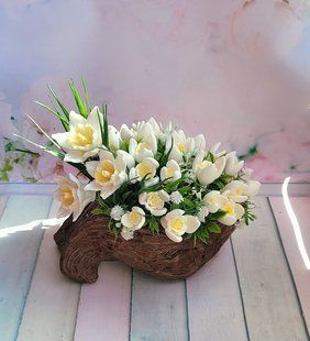 Сувенір з мильної основи пень нарциси з пролісками