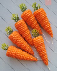 Свеча из вощины морковка