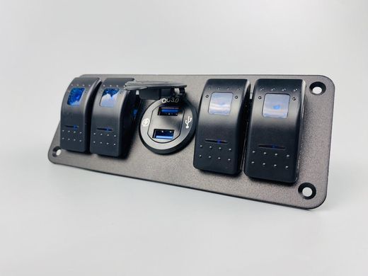 Панель с 4-мя переключателями, USB зарядкой QC3.0 и вольтметром