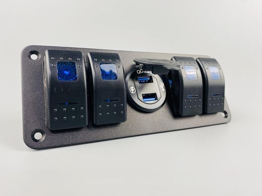 Панель с 4-мя переключателями, USB зарядкой QC3.0 и вольтметром