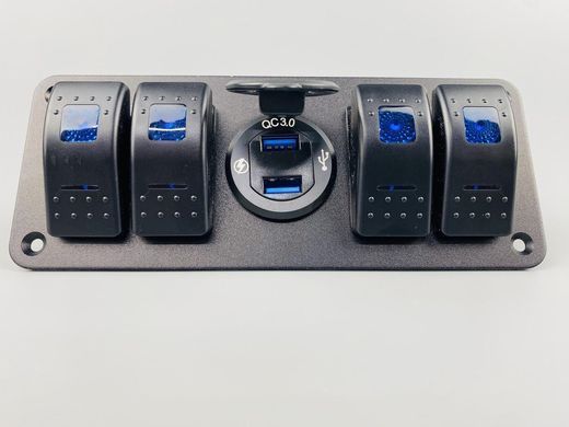 Панель с 4-мя переключателями, USB зарядкой QC3.0 и вольтметром