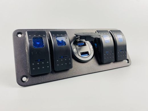 Панель с 4-мя переключателями, USB зарядкой QC3.0 и вольтметром