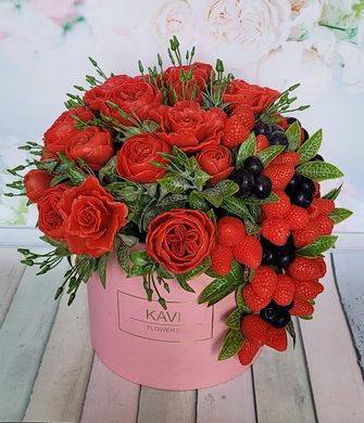 Мило ручної роботи Букет троянди півоновидні з ягідками